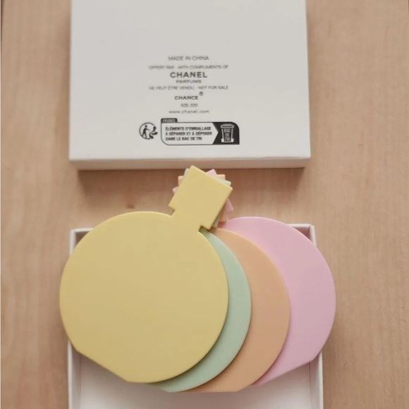 CHANEL Chance Beauty Makeup 3 Mirror novelty set - Picture 4 of 10